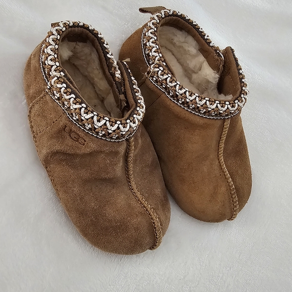 UGG Tasman Chesnut Kids Slippers 04/05 - Picture 1 of 5